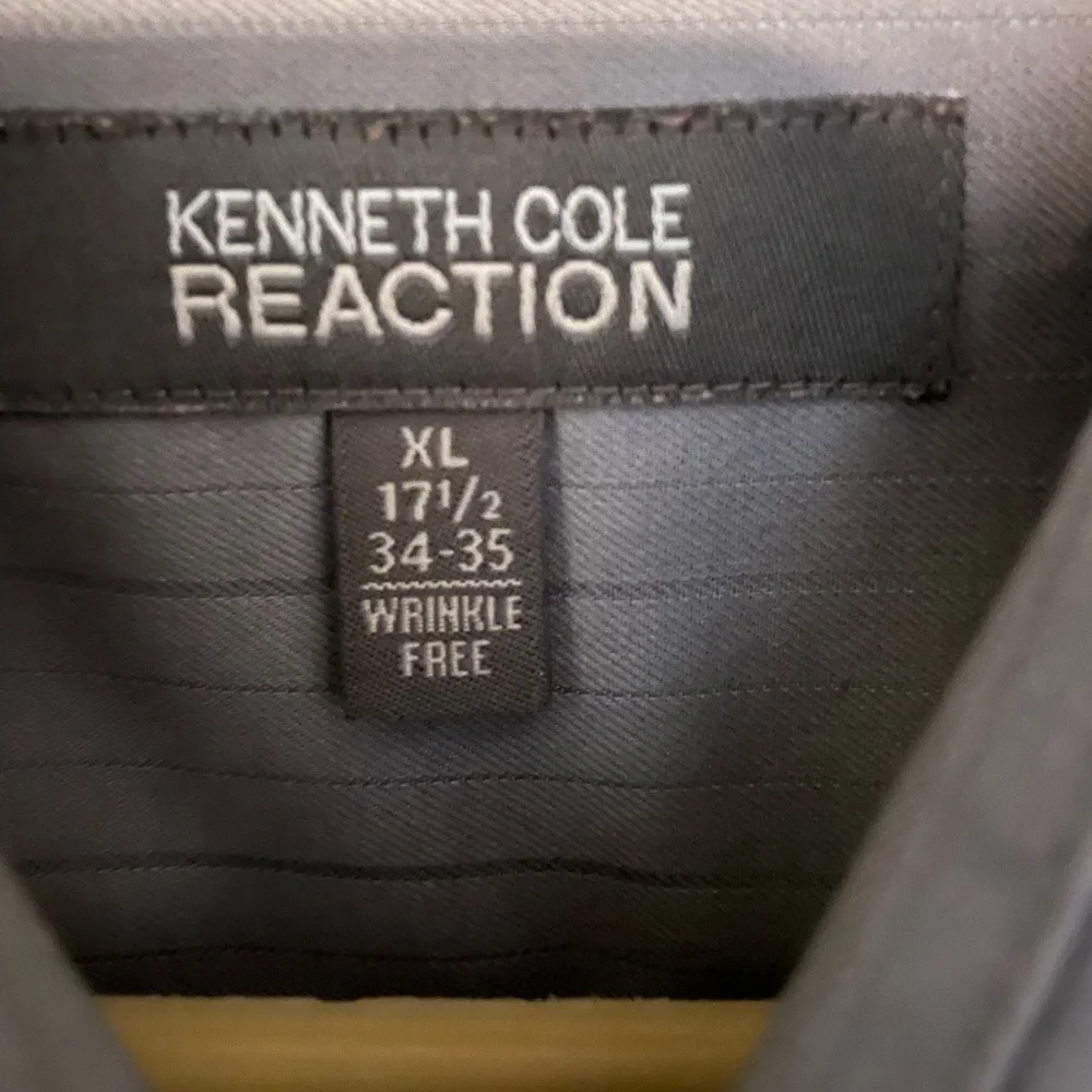 Kenneth Cole Reaction button up. - Picture 3 of 3